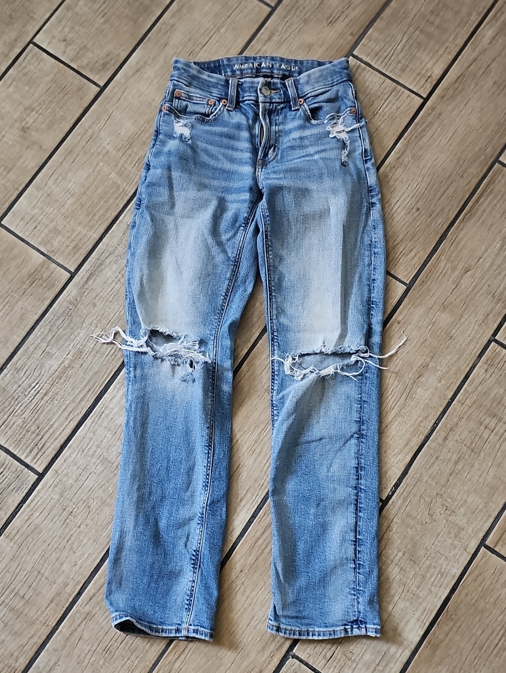 American Eagle Outfitters Curvy Straight Leg Distressed Jeans Size 00